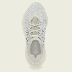 Yeezy 350 V2 compact kids size 2.5y = 4 w unisex